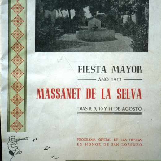 Programa Festa Major del 1953. 

A la portada del programa de Festa Major de l'any 1953 s'hi pot contemplar el surtidor que es construïa a la plaça de l'Església i que durant uns 20 anys fou de tall ornamental a la plaça. Més endavant, necessitats urbanístiques motivaren la seva desaparició quedant com un record de temps passats.