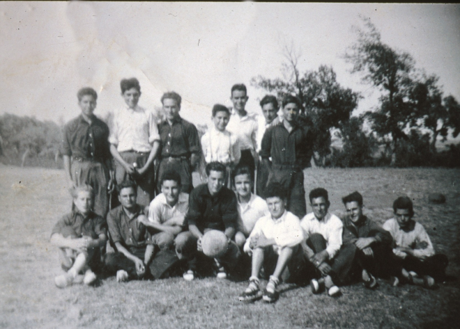 Veïnat de Miquel Ferrer.

Primera fila: Joaquim Prats, ? , Jaume Prats, Jordi Falgueras, Jaume Turón, Joan Roca, Lluís Presas,

Segona fila: Miquel Jofré, Àngel Batallé, Salvador Falgueras, Josep Tomàs, Esteve Roca, Joan Costa, Pere Gelmà, Enric Sureda, Ramón Ridorsa.
