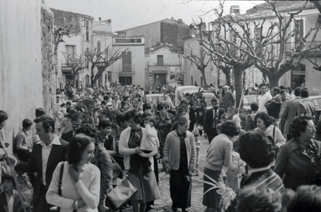 Processó del Ram entrant a l'Església l'any 1978. Josep Bancells, Montserrat Serra, M Carme Rossell amb el seu fill Marc , Maria Barrera i Carme Mateu entre altres.