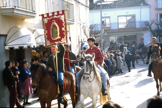 Cavalcada que s'organitza per Sant Antoni Abad el 17 de gener, després de la benedicció de bestiar i que vol ser una continuació d'una antiquíssima festa tradicional a Maçanet.