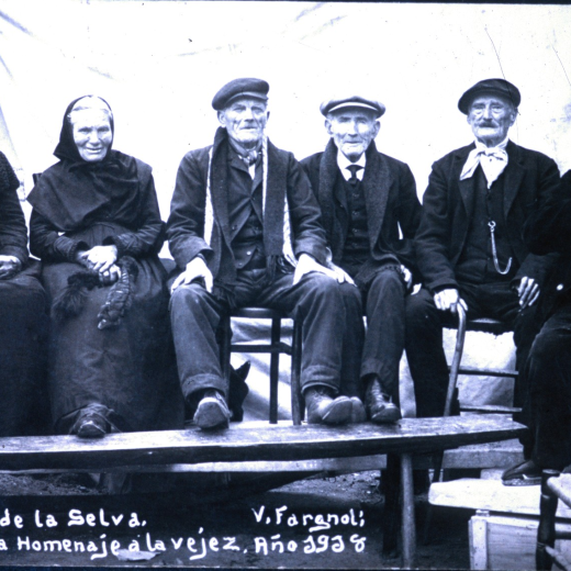 Grup d'avis homenatjats en la festa de l'any 1918.

L'avia Rosa de Can XEu, l'àvia de Can Nitu Mestras, l'avi Morral, l'àvi Manté, l'avi de Cal Aspre i l'avi Muixi