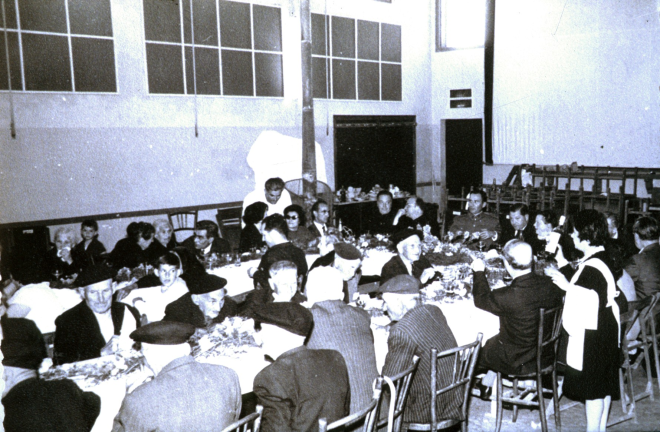 La festa d'Homenatge a la vellesa als primers anys de la seva recuperació. El dinar de germanor fou servit al local de la Societat Recreativa i fou presidit per les autoritats Lluís Vilella, alcalde, Antonio Sant caporal de Guàrdia Civil el Sr. rector Mn Francesc Berga i els Srs Miquel Coll, Felicitat Llirinós, Germiniano Lozar, Angela Reyner organitzadors de la festa.