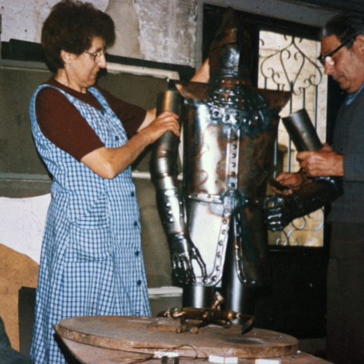 En Ramón Bagué i la seva muller Maria Pujol, en un dels treballs d'artesania en que treballava en Ramón.