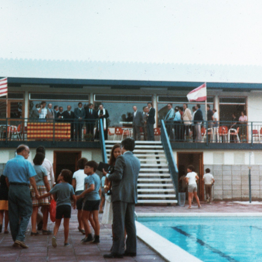 Benedicció de la piscina municipal i dels vestuaris i bar pel rector Mn Francesc Berga