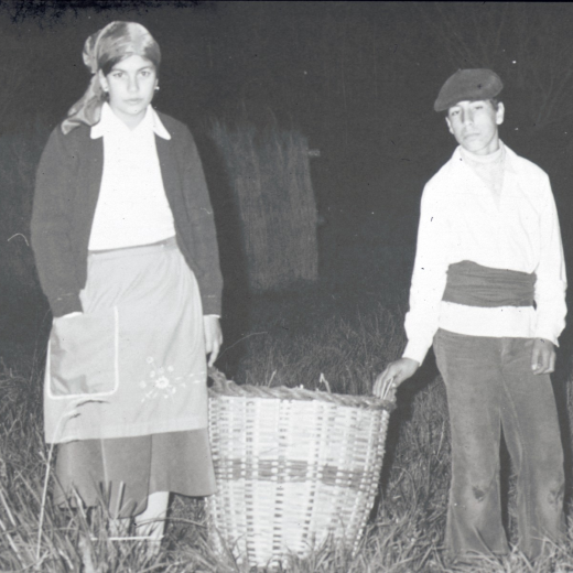Carme Viader i Isidre Luque en el pessebre vivent.