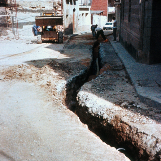 Treballs d'instal·lació del gas natural a Maçanet al carrer Migdia.