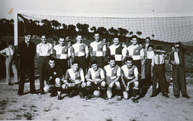 Saturní Costa i Agustí Xarbau de paisà.

Jugadors: Josep Soms, Pere Caballé, Llorenç Quellos, Lluís Vilella, Alfons LLinàs.

Alfons Soms (porter), Enric Bosch, Del Barrio, Lluís Artigas i Jaume Pujol.