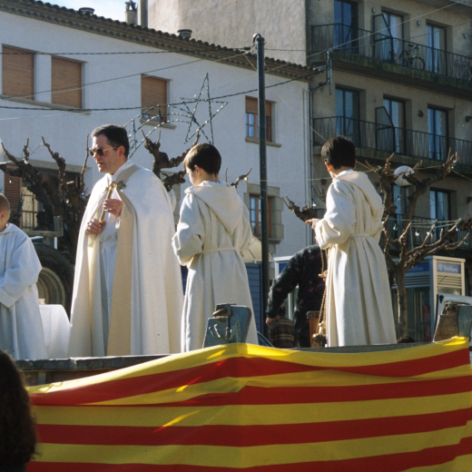 El Sr rector Mn Esteve Sureda en l'acte de benedicció dels animals per la festa de Sant Antoni Abad l'any 1993