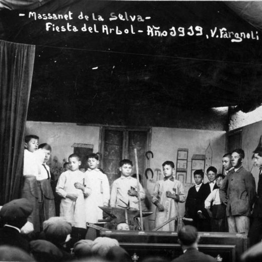 Festa de l'arbre de l'any 1919. D'entre els nois que van representar el 