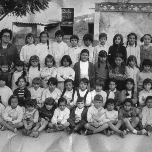 Escola de nenes nú. 2. Curs 1968 - 1969. 

Mesta Maria Magrià, Montserrat Sureda, Dolors Soms, Lídia Baringo, Juanita Serra, M Lluísa Llorens, Carme Pujolràs, Teresa Selva, Rosi Calasanz, i Paqui Rodríquez.

Teresa Pimàs, Inès Relat, Laura Pagès, Montserrat Bosch, Natàlia Vilaseca, Maribel Núñez, Dolors Soler, Pilar Valentí, Montserrat Rieradevall, Cecília Cruz, Paquita Brau, Lídia Bagot, i Joaquima Relat. 

Carme Bosch, Isabel Calle, Gemma Pons, M del Mar Baños, Teresa Guerra, Carme Banús, Teresa Rubio, Rosa Ciurana, Inès Tomàs, Lídia Codina i Encarna Mesa.

Herminia Pino, Margarida Ferrer, Eulàlia Fondó, Pietat Gallego, Síliva Parés, Rosa Roura, Núria Barrera, Cristina Tomàs, Dolors Vila, Cinta Banús i Dolors Sillero.