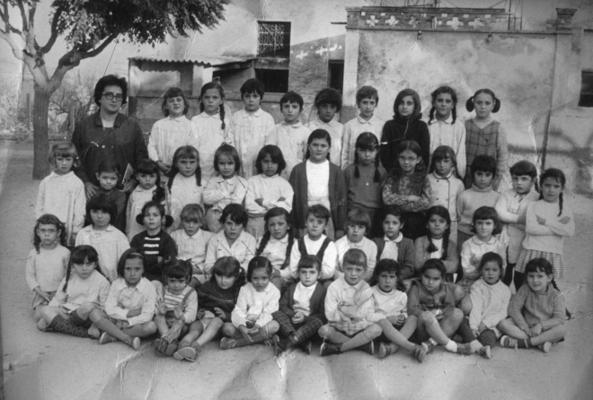 Escola de nenes nú. 2. Curs 1968 - 1969. 

Mesta Maria Magrià, Montserrat Sureda, Dolors Soms, Lídia Baringo, Juanita Serra, M Lluísa Llorens, Carme Pujolràs, Teresa Selva, Rosi Calasanz, i Paqui Rodríquez.

Teresa Pimàs, Inès Relat, Laura Pagès, Montserrat Bosch, Natàlia Vilaseca, Maribel Núñez, Dolors Soler, Pilar Valentí, Montserrat Rieradevall, Cecília Cruz, Paquita Brau, Lídia Bagot, i Joaquima Relat. 

Carme Bosch, Isabel Calle, Gemma Pons, M del Mar Baños, Teresa Guerra, Carme Banús, Teresa Rubio, Rosa Ciurana, Inès Tomàs, Lídia Codina i Encarna Mesa.

Herminia Pino, Margarida Ferrer, Eulàlia Fondó, Pietat Gallego, Síliva Parés, Rosa Roura, Núria Barrera, Cristina Tomàs, Dolors Vila, Cinta Banús i Dolors Sillero.