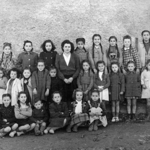 Escola de nenes núm. 2. Curs 1945 - 1946. Mestra Maria Ciurana.

Rosa Gotarra, Maria Panosa, Hermínia Riera, Pilar Rovira, mestra Maria Ciurana, Pilar Pujol, Enriqueta Call, Carme Arroyo, Maria Dolors Aregay, Carme Reyner i Maria Bassó. 

Rosita Riera, Montserrat Ciurana, Anita Alabert, Quimeta Costa, Rosa Mir, Carme Aregay, Pilar Mateu, Pilar Call, Montserrat Fàbregas, Teresina Parera, Quimeta Banús i Montserrat Rovira.

Paquita Morell, M Teresa Pons, Joan Pons, Rosa Maresma, Carme Gelmà i Pilar Poch.