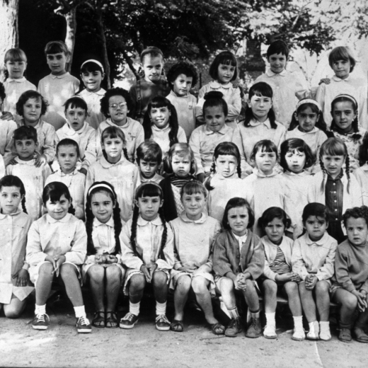 Escola de nenes núm. 1. Curs 1969. Mestra Coloma Surós.

Glòria Caballé, Rosa Serra, Rosa M Bosch, Montserrat Ciurana, Paqui Morillo, Anna Parés, Núria Pujolrás, Teresa Martí i Teresa Ribas. 

M. Rosa Oliveras, Joana Surís, Nati Calm, Manoli Morillo, Ramona Bagué, Dolors Mas, Carme Formiga, Montserrat Vall·llosera, Isabel González, Núria Amargant i Carme Viader. 

Carme Torres, Teresa Selva, Montserrat Pimàs, Núria Pujolràs, Mercè Surís, Carolina Trinxeria, Maria Codina, Mari Jiménez, Roser Guinart, Anna Tomàs i Marta Aregay.

Sílvia Guerra, Dolors Llorens, Rosa Prats, Maria Vidal, M Rosa Roura, Mari Rodríguez, Juanita Serra, Inès Tomàs, Lídia Codina, Teresa Rubio, Teresa Gruart i Dolors Soms.