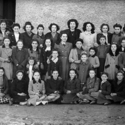 Escola de nois núm. 1. Any 1945. Mestra Pilar Canals.

Montserrat Gotarra, Àngela Soler, Maria Brucet, Rosa Roca, Nati Vieta, M Rosa Ruscalleda, Montse Masjuan, Maria Costa, Rosa Serra, Núria Bosch, Concepció Serra i Montserrat Vilaseca.

Paquita Turon, Rosa Ciurana, Paquita Xarbau, Concepció Munsó, Mercè Soler, ?, mestra Pilar Canals, Àngela Puig, Pilar Puig, Salut Colomer, M Teresa Trinxeria, M Teresa Fàbregas, ? i Maria Prats. Montserrat Ciurana, ? i Teresina Parera.

Maria Soler, Maria Gironés, Rosa Munsó, Anna Morell, Isabel Parera, Lola Bosch, Paquita Morell i Dolors Artigas.