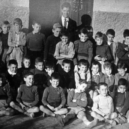 Escola de nois núm. 2. Curs 1957 - 1958. Mestre Ortega.

Narcís Banús, Joan Selva, Enric Valentí, Florencio Parera, Martí Viñolas, Fermí Poch, Josep Viader, Pere Parera, Joan Lladó, Joaquim Artigas, Llorenç Bancells, Josep Roca i Narcís Massegú. 

Llorenç Barceló, Joan Ruiz, Antoni Juanhuix, Joan Deulofeu, Antoni Maresma, Pere Llinàs, Joan Selva, Josep Massegú, Josep Bancells, Joan Gelmà, Josep Clos, Jordi Munsó i Josep Panosa.

Josep M Quellos, Josep Deulofeu, Josep Reyner, Antoni Planas, Cosme Gironés, Paco Bosch Pere Cursà, Albert Padrosa i Josep Cursà.