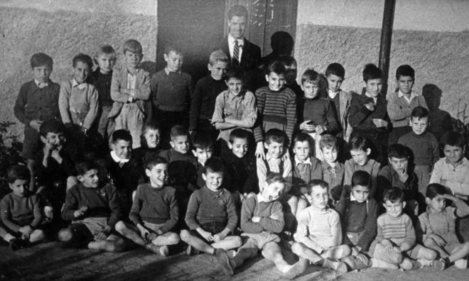 Escola de nois núm. 2. Curs 1957 - 1958. Mestre Ortega.

Narcís Banús, Joan Selva, Enric Valentí, Florencio Parera, Martí Viñolas, Fermí Poch, Josep Viader, Pere Parera, Joan Lladó, Joaquim Artigas, Llorenç Bancells, Josep Roca i Narcís Massegú. 

Llorenç Barceló, Joan Ruiz, Antoni Juanhuix, Joan Deulofeu, Antoni Maresma, Pere Llinàs, Joan Selva, Josep Massegú, Josep Bancells, Joan Gelmà, Josep Clos, Jordi Munsó i Josep Panosa.

Josep M Quellos, Josep Deulofeu, Josep Reyner, Antoni Planas, Cosme Gironés, Paco Bosch Pere Cursà, Albert Padrosa i Josep Cursà.