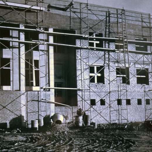 Construcció dels nous col·legis a Maçanet inagurats l'any 1978