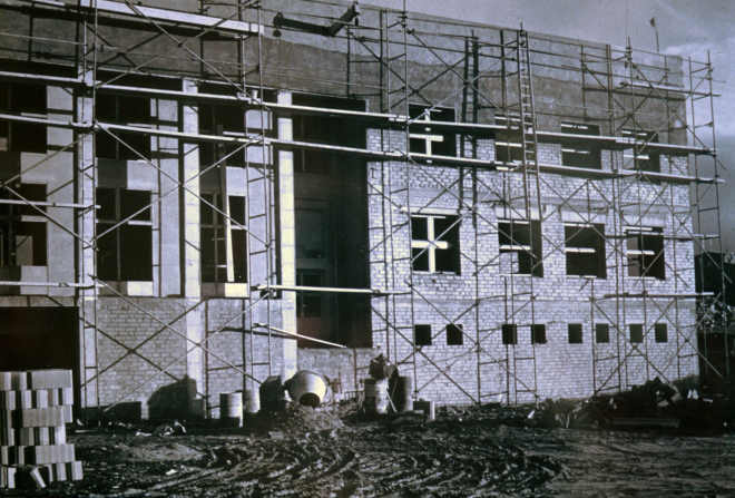 Construcció dels nous col·legis a Maçanet inagurats l'any 1978