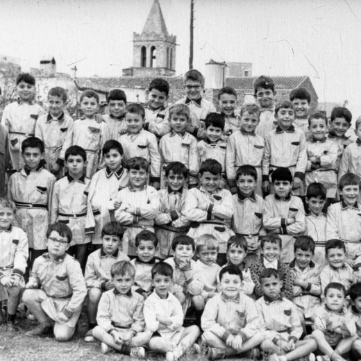 Escola de nens núm. 2. Curs 1968 - 1969. Mestre Josep Llinàs.

Lluís Banús, Josep Oliveras, Francesc Pino, Josep Colomé, Josep Soms, Josep Sureda, Miquel Llinàs, Joan Brossa, Josep Camós, Josep Figueras, Remigi Rubio, Joan Martínez, Josep Mir, Antoni Poch, Josep Luque, Hilari Casas, Joan Taberner, Joaquim Presas, Benjamí Pons, Narcís Soler, Jaume Romaguera, Jordi Tomàs, Esteve Ruhí, Enric Selva, Josep Pi, Josep Roca, Miquel Bagot, Xavier Roura, Jordi Tomàs, Vicenç Llorens, Joan Tomàs, Josep Pons , Josep tomàs, Josep M Vidal, Juli González, Benet Nieto, Antoni Trinxeria, Josep Iglesias, Agustí Mesa, Calres Parés, Josep M Ciurana, Josep Guerra, Jordi Romaguera, Jordi Mateu, Carles Vidal, Antoni Pino, Josep Antoni Martínez, Dídal Luque, Marcel·lí Nieto i Fustí López.