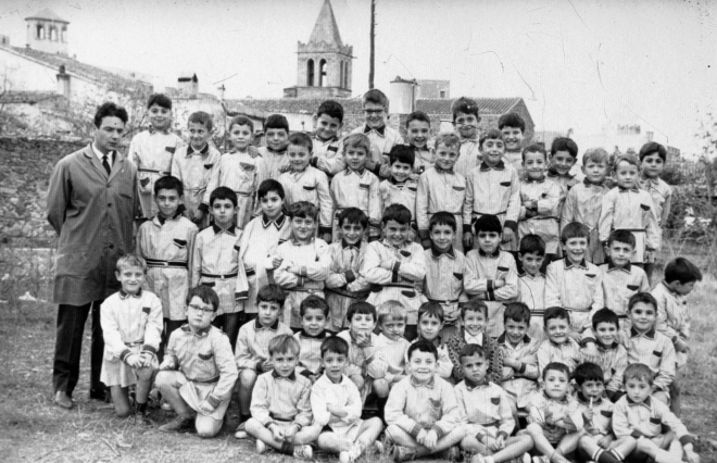 Escola de nens núm. 2. Curs 1968 - 1969. Mestre Josep Llinàs.

Lluís Banús, Josep Oliveras, Francesc Pino, Josep Colomé, Josep Soms, Josep Sureda, Miquel Llinàs, Joan Brossa, Josep Camós, Josep Figueras, Remigi Rubio, Joan Martínez, Josep Mir, Antoni Poch, Josep Luque, Hilari Casas, Joan Taberner, Joaquim Presas, Benjamí Pons, Narcís Soler, Jaume Romaguera, Jordi Tomàs, Esteve Ruhí, Enric Selva, Josep Pi, Josep Roca, Miquel Bagot, Xavier Roura, Jordi Tomàs, Vicenç Llorens, Joan Tomàs, Josep Pons , Josep tomàs, Josep M Vidal, Juli González, Benet Nieto, Antoni Trinxeria, Josep Iglesias, Agustí Mesa, Calres Parés, Josep M Ciurana, Josep Guerra, Jordi Romaguera, Jordi Mateu, Carles Vidal, Antoni Pino, Josep Antoni Martínez, Dídal Luque, Marcel·lí Nieto i Fustí López.