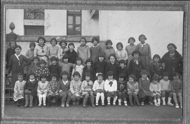 Escola de nenes núm.2. Any 1934. Mestra Pilar Tolosa.

Carme Rossell, Pilar Vilaseca, Elvira Comas, Carme Selva, Antònia Bosch, Pilar vidal, Matilde Riera, Marina Quintana, Montserrat Güell, Julita Barceló, Magdalena Massó i Maria Soler.

Alberta Tomàs, Lluïsa Ruhí, Maria Mir, Maria Tomàs, Salvadora Figueras, Consol Reyner, Engràcia Bagot, Pepita Negre, Carme Nadal, Pilar Tomàs, Narcisa Romaguera i Isabel pi.

Carme Serra, Maria Sáchez, Montserrat Batallé, Emília Falgueras, Conxita Soler, Elvira Ferrer, Maria Bosch, Rosa Ruhí, Rosa Llorens, Enriqueta Ruscalleda, Maria Ciurana, Maria Bosch Bassols, Joaquima Negre, Carme Negre i Dolors Llinàs.