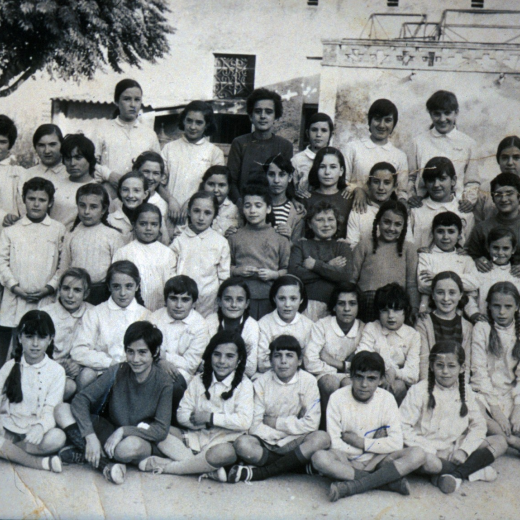 Escola de nenes núm. 1. Curs 1970 - 1971. Mestra Coloma Surós Avella.

Rosa Llorens, Pilar Martí, Isabel González, Núria Pujolràs, Pilar Roca, M Àngels Figueras, i Assumpció Brossa.

Teresa Ribas, Dolors Vidal, mercè Benet, Carme Xarbau, Conxita Mendoza, Remei Luque, Carme Formiga, Anna Casquet, Pilar Pons, Margarida Rovira, i M Àngels Guerra.

Rosa Calm, Joana Surís, Clara Soms, Joana Mari Aguirremengoa, Carolina Trinxeria, Immaculada Guinart, Rosa Oliveras, Lídia Calle, Anna M Vila, Mari Jiménez, Mercè Surís i Rosa Prats.

Núria Amargant, Montserrat Ciurana, Rosa Serra, Teresa Gruart, Anna Tomàs, Joana Calasanz, Maria Vidal, Maria Rodríguqz i Terea Martí.

Dolors Llorens, Anna Quellos, Rosa M Bosch, Ramona Bagué, Inés Sánchez i Carme Torres.