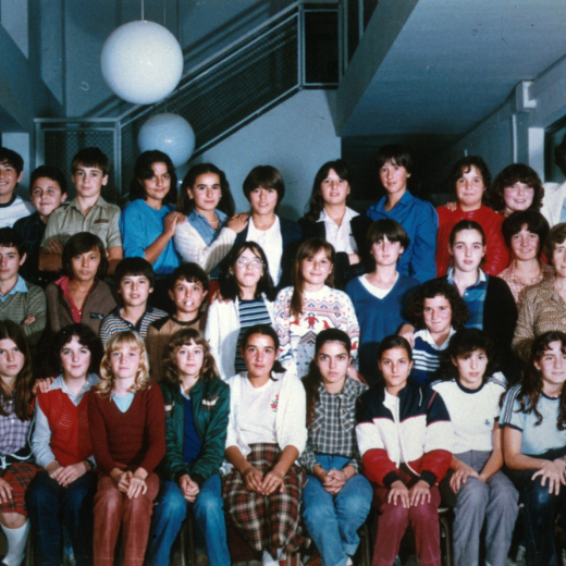 Grup de mestres i alumnes del col·legi Sant Jordi. Curs 1981 - 1982.

Àngel Tomàs, Francesc Solís, Josep Carmona, Jesús Pino, Lluís Planas, Judit Viader, Iolanda González, Consol Rodríguez, Glòria García, Nati Calm, Susanna Lozano, Mari Cruz Catalán, i professora Rosa M Ochoa.

Tersa Escudero, Ferran Vila, Pere Raset, Antoni Núñez, Albert Banús, Miquel Osuna, Montserrat Sureda, Roser Guinart, Ester Pascual, Elena Gómez, Lídia Ruscalleda, professora Coloma Surós i Lluís Serra.

Susanna Rosillo, Josefina Barrera, Teresa Subiranas, Nati Ciurana, Montserrat Castaño, Marta Rubio, Rosa Cursà, Manoli Peña, Montserrat Muñoz, Pili Jurado, Eugènia Fernández, Isabel Palomo i Olga Gallego.