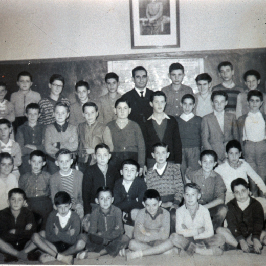 Escola de nois núm. 1. Curs 1959 -1960. Mestre Lluís Serra.

Ferran Massegú, Ponç Roca, Joaquim Serra, Josep M Quellos, Lluís Planas, Salvador Roca, mestre Lluís Serra, Josep Bancells, Miquel Guich, Salvador Benet, Josep Barceló i Josep Prats.

Salvador Soms, Lluís Roca, Josep Bancells, Tomàs Reyner, Lluís Valentí, Josep Serra, Xavier Trinxeria, J. Lluís Vergés, Josep Oliveras, Josep Artigas i Antoni del Castillo.

Jordi Roura, Josep Roca, Joan Gelmà, Juli Serra, Miquel Ruiz, Josep Bigas, Joaquim Bosch, Narcís Vila, Santi Costa i Lluís Pimàs.

Pere Masferrer, Josep Nadal, Miquel Subiranas, Jaume Batallé, Àngel Maresma, Albert Pons, Emili Bancells i carme Cartellà.