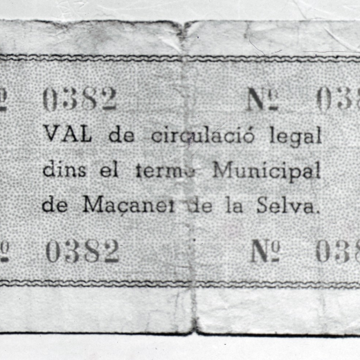 L'altra cara del bitllet d'una pesseta que emití l'Ajuntament de Maçanet igual que d'altres pobles, durant la Guerra Civil. La desaparició total de les monedes de curs legal ja a principis de la guerra l'any 1936, obligà als ajuntaments a emetre uns vals per facilitar les transaccions comercials.
