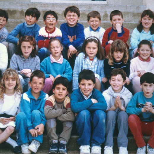 Grup escolar de la nova escola Sant Jordi. 1986.

David Gallego, David Maqueda, Julià Carmona, Albert Brugulat, Ivan Garcia, Arcadi Parés, Maria Surís i Ester Taberner.

Mestra Imma, Roser Serra, Marina Campeny, Rosa Arnau, Anna Torres, Mari Cruz Alfaya i Ramona Peña.

Mònica Pujolràs, Marc Gómez, Albert Bancells, Marc Castellano, David Garcia i Jordi Pons.