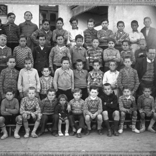 Escola de nois. Any 1932. Mestre Josep Cozcolluela Segura.

Josep Serra, Joan Llinàs, Pau Martí, Josep Reyner, Josep Bancells, Llorenç Quellos, Roberto Pons, Josep M Gelabert, Narcís Orench, Enric Lluís, Joan Ruscalleda i Joaquim Vilajeliu.

Lluís Sarrà, Pere Franch, Llorenç Risech, Joaquim Reyner, Josep Vila, Pere Francesch, Joan tomàs, Rossend Pi, J. Casquet i Josep Aymerich.

Benet Vilella, Jaume negre, Quntí Brunet, Lluís Riera, Salvador Casquet, J. Robert Rosfelics, Josep Prats, Francesc Llorens, Manel Pons, Joaquim Reyner Raurell, el mestre Josep Cozcolluela i Pere Pons

Tomàs Soms, Joan Murgadella, Enric Bosch, Josep Soms, Àngel Suñer, Joan Suñer, Alfons Llinàs, Josep Baltrons, Alfons Soms, Agustí Xarbau, Ramón Bagué i Joan Rovira.