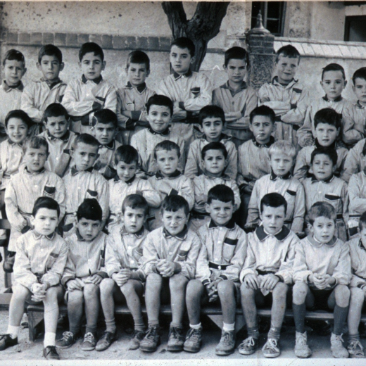 Escola de nens núm. 2. Curs 1966 - 1967. Mestre Josep Llinàs.

El mestre Josep Llinàs, Salvador Oliveras, Josep Murgadella, Josep M Ciurana, Josep Falgueras, Alfred Bigas, Eloi Navarro, Joaquim Martí, Josep Figueras, Josep M Pi i Joan Brossa.

Jacob Mesa, Ernest Colomà, Salvi ?, Antoni Vall·llosera, Jordi Francesc, Andreu Selva, Ramón Soler, Antoni Poch, Josep Colomé i Jordi Tomàs.

Esteve Ruhí, Salvador Crosas, Agustí Mesa, Andreu Baños, Benjamí Pons, Josep Pons, Benet Nieto, Enric Selva i Josep A Martínez.

Francesc S. Tarrés, Miquel Bagot, Joan Aymerich, Just Bancells, Josep Sureda, Salvador Ciurana, Josep M Torres, Jordi Tomàs i Lluís Lluís.