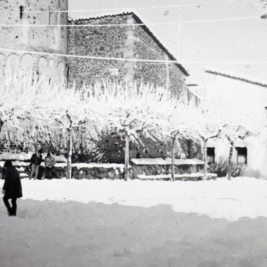 La plaça de l'Església sota la forta nevada de l'any 1962