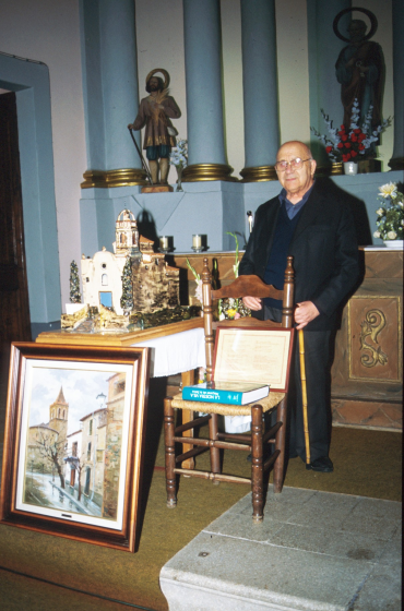 Comiat per jubilació del Sr. rector de Mantorell, Mn Conrad Ruhí a l'acte d'homenatge molt emotiu que se li tributà per part dels veïns tant de Martorell com de Maçanet. 

A la foto, Mn Conrat amb alguns dels obsequis i records que li foren lliurats.