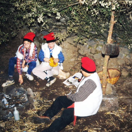 Detall del pessebre vivent que es representà al Castell de Torcafelló el Nadal de 1995.

Martí Lladó, Joaquim Serra i Baldiri Mendez
