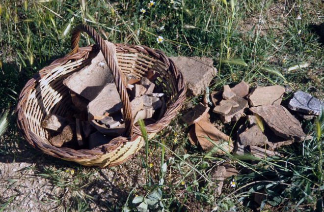 Restes romanes trobades prop de Can Sagués procedents del poblat romà localitzat a l'hort d'en Bach