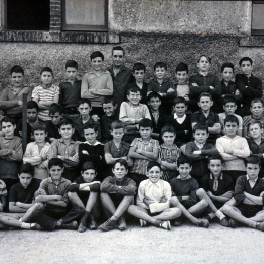 Curs 1965 - 1966, Mestre Lluís Serra.

Joan Massó, Joan Mir, Narcís Mir, Marcel·lí Pujolràs, Agustí Prats, mestre Lluís Serra, Salvadro Pimàs, Pere Maynegre, Alfons Soms, Albert Pons, Salvador Soms i Francesc Serra.

Rossend Valentí, Josep Xarbau, Joaquim Bota, Ramon Bosch, Joan Viñolas, Josep Bosch, Lluís Quellos, Marc Parés, Pere Giménez, Pere Serra, Josep M Bagué i Narcís Soms.

Josep Gabardino, Josep Martí, Francesc Serra, Benet Presas, Eloi Navarro, Antoni Ruhí, Josep Ruiz, Llorenç Ruscalleda, Emili Suñé, Josep Bancells, Simó Serra i Josep Ribas.

Josep Roca, Pere Pons, Antoni Tomàs, Jaume Costa, Joan Falgueras, Àngel Rissec, Rafel Roura, Miquel Rosell, Joan Martí, Antoni Colomé, Narcís Murgadella i Santi Soms.