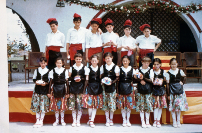 Grup folklòric de Maçanet de la Selva.

Josep Ribes, Miquel Rossell, Antoni Ruhí, Jaume Costa, Llorenç Ruscalleda, Simón Serra, Remedios Luque, Anna Casquet, M Àngels Figueras, Marisa Costa, Teresa Ribes, Margarita Rovira, Carme Xarbau, Carme Ruscalleda, Maribel Vidal.