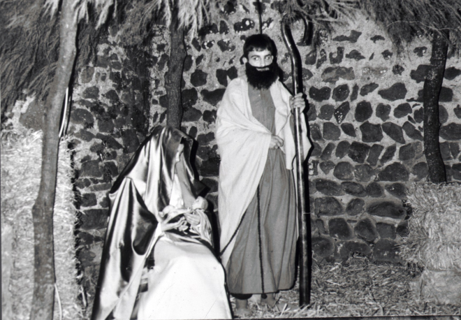 Pessebre vivent de l'any 1979 que es representà als voltants de l'Església parroquial. Representació de Sant Josep i la Mare de Déu