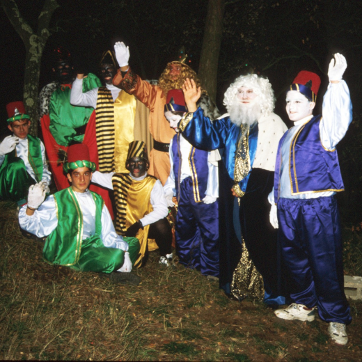 Pessebre vivent de l'any 1995 a Sant Jordi. Els reis i els patges són: Jordi Compte, Joaquim Presas, Angel Pons, Josep Roca, Roberto Suàrez, Eduard Serra, David Codina, Sergi Mendoza i Gerard Soms
