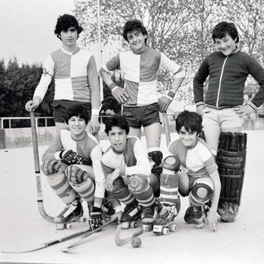 Equip infantil del SHUM els anys 60. 

D'esquerra a dreta: Ramirez, Presas, Soms (porter), Josep Costa, Diego Luque i Sergi Codina