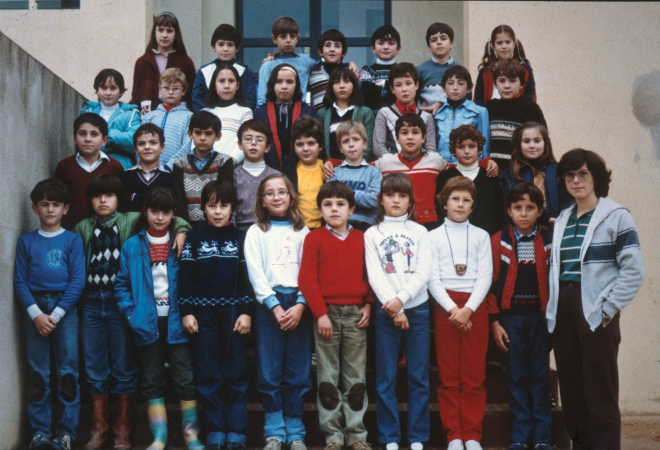 Nou grup escolar Sant Jordi. Curs 1982 - 1983.

Anna Roca, Antoni ruix, Adam Planas, Manolo Castellanos, Agustí Fernández, Xavier Canals i Rosa M Bancells.

Carme Vila, Núria Massegú, M Àngels Marín, Neus Valentí, Rosari Núñez, Ricard Ciurana, Joan Carles López i Juanito Alcalà.

Bernabé Calle, Pepito Ruiz, Santos Tardio, Josep M Bancells, Carles Carreras, Lluís Tresserras, Jesús Valiente, Marc Peña i Sílvia Escudero.

Simó Carbonell, Rut Jordana, Anna M Vila, Amparo Bagán, Iolanda Fernández, David Munsó, Virgínia Torres, Lídia Campeny, Francesc Escudero i la mestra Rosa.