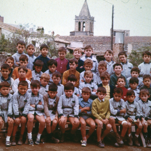 Escola de nens núm 2. Curs 1971 -1972. Mestre Josep Llinàs.

Josep Luque, Josep Presas, Llorenç Vila, Josep Soms, Joan Taberner, Joan Artigas, Joaquim Presas, Josep M Ciurana i Joan Romaguera.

Jordi Viñolas, Carles Parés, Josep Antoni Martínez, Miquel Ciurana, Jaume Oliveras, Miquel Llinàs, Remigi Rubio, Antoni Pino, Josep Vidal i Josep Tomàs.

Joan Viñolas, Josep Iglesias, Josep Mosull, Joan A Pérez, Agustí Canals, Jordi Mateu, Salvador Guinart, Isidre Luque, Marcel·lí Nieto, Francesc Vila i Josep Canal.

Jordi Moya, Jesús Bancells, Xavier Tomàs, Josep Camós, Josep Pagès, Nicolau Garcia, Josep Sais, Juli González, Agustí Calasanz, Faustí López i Josep Pérez.