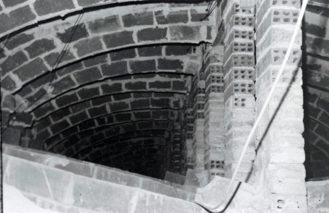 Detall de les voltes dels col·legis vells abans d'esser enderrocats per edificar el nou ajuntament.
