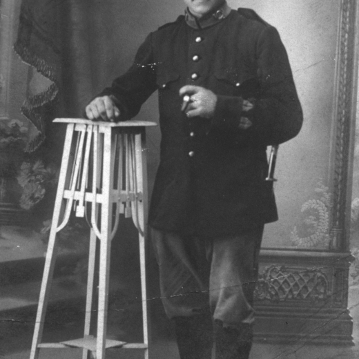Llorenç Amatller - un noi de Can Nadal - vestit de soldat.