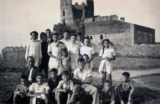 Dolors Roca, M Roura P, Emilio Bou, Rosa Roca, Joan Costa, Maria Amatller, Josep Tomàs, Joaquima Ferrer, Josefina Sumalla, Emilio Bou (pare), Felicia Pascual, Antonia ?, Llorens Soler, Maria Soler, Xavier Bou, Rafel Pascual, Joan Figueras, Agustí Maresma, Ernest Maresma