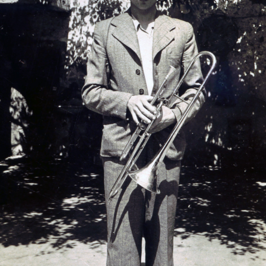 En Josep Quellos Tomàs, músic durant molt anys, primer a la principal de Tordera i més endavant a la Juventut artística de Vidreres i a l'Amoga, també de Vidreres.