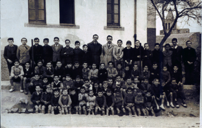 Col·legis de nois núms 1 i 2. Curs 1946.

Josep Valentí, J. Badal, Narcís Batallé, Josep Pujol, Joan Codina, Ramon Peraferrer, Jordi Falgueras, Pere Martinell, els professors Joan Saborido i Lluís Serra, Lluis Vieta, Jaume Clos, Albert Francesch, Josep Artigas, Jordi Costa, Miquel Surís, Josep Aregay, i Joaquim Serra.

Joan tomàs, Albert Colomé, Lluís Banús, Josep Lladó, Josep Romaguera, Narcís Gelmà, Genís Roca, Narcís Codina, Mingo Gruart, Joan Fàbregas, Agustí Maresma, August Tarrés, Ismael Viader, Narcís Selva, Miquel Ruscalleda, Pere Parera, ? i Joan Munsó.

Josep Pons, Miquel Massegú, Rafel Bagot, Joan Planas, Joaquim Pujol, Pere Massegú, Josep Bagot, Josep Clos, Josep Codina, Joan Mir, Josep Ciurana, ?, Joaquim Banús, Joan Valentí, Narcis Munsó i Josep Barrera.

Rafel Bancells, Francesc Poch, ?, ?, Josep Morell, Josep Puig, Cosme Gironés, Joaquim Roca, Pere Parera, Josep Viader, Narcís Massegú, Narcís Banús i LLorenç Barceló