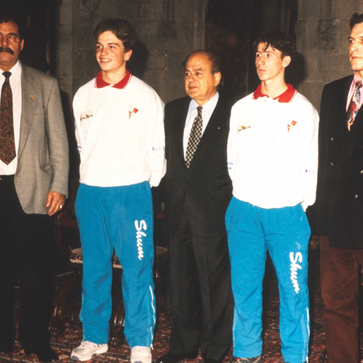 Recepció que el President de la Generalitat Jordi Pujol oferí en motiu de proclamar-se la Selecció Espanyola Juvenil Campions d'Europa.

A la foto, Severino Montero de Estrumetal sponsor del SHUM, Xavier Lladó, jugador, Jordi Pujol, President, Ferran Maqueda, jugador i Carles Parés, president del SHUM