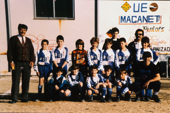 Equip d'alevins de fútbol de la UE Maçanet l'any 1993.

Delegat Alfons Torromé, Jordi Pruna, Javier Estevez, Javier Calzada, Carlos Navarro, Arce ?, Benjamin ?, Ivan Calzada, Raun Mendoza, Juanjo Nieto, Miguel Angel Rodríguez, Joan ?, Xavier Vilasseca, Curri entrnador.